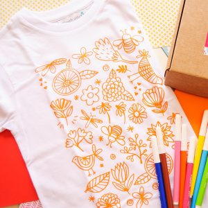 Camiseta para colorear – Flores y abejas