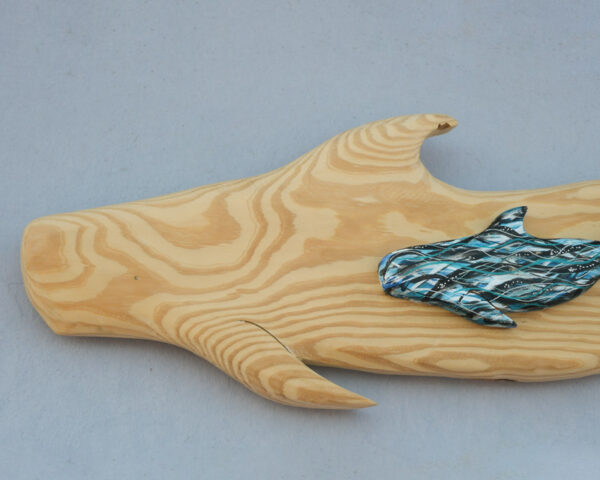 Duo de ballenas decorativas hechas en madera